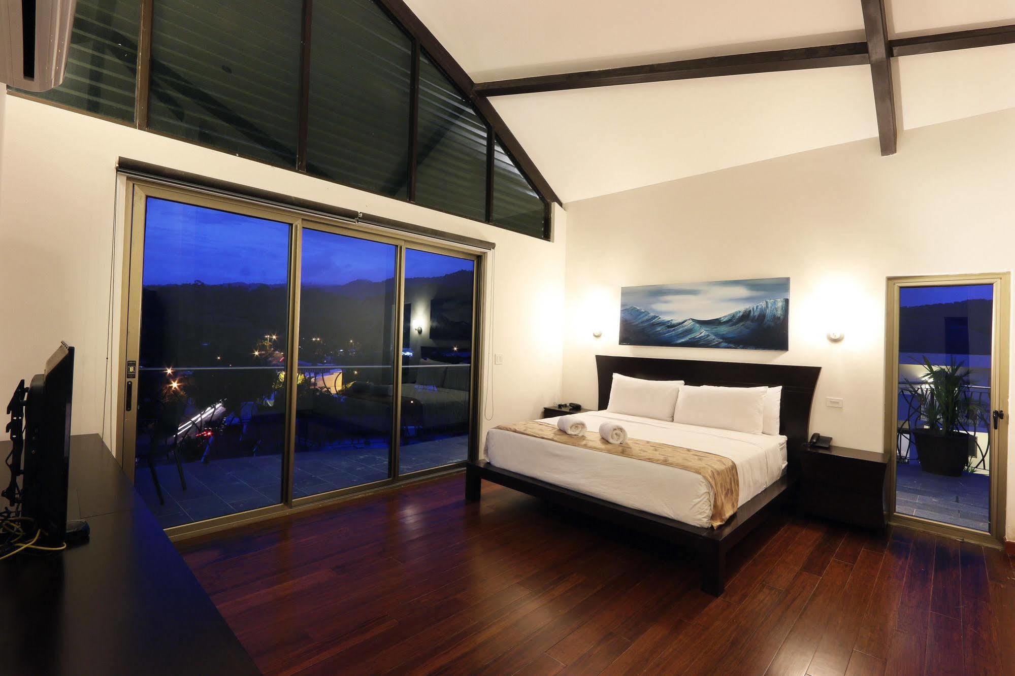 Luxury Sky Penthouses 3-6br Condo-hotel At Oceano Jaco